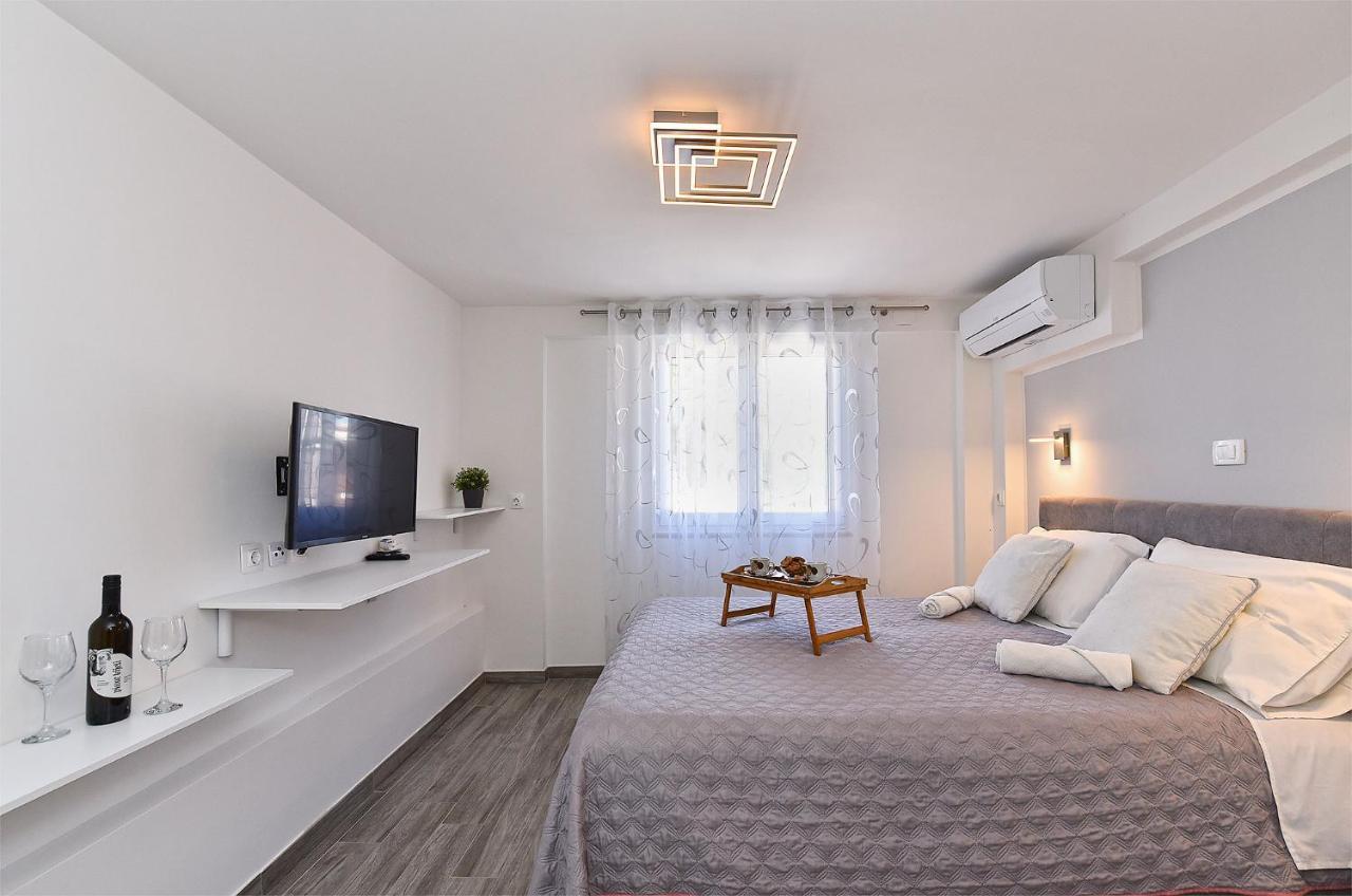 Double Room With Pool 2261 Medulin Buitenkant foto